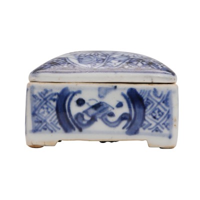 Lot 448 - A group of five Chinese blue boxes and covers, Qing dynasty, 18th/19th century