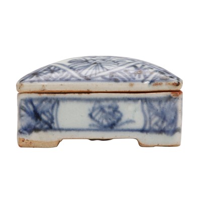 Lot 448 - A group of five Chinese blue boxes and covers, Qing dynasty, 18th/19th century