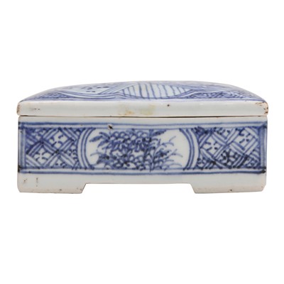 Lot 448 - A group of five Chinese blue boxes and covers, Qing dynasty, 18th/19th century