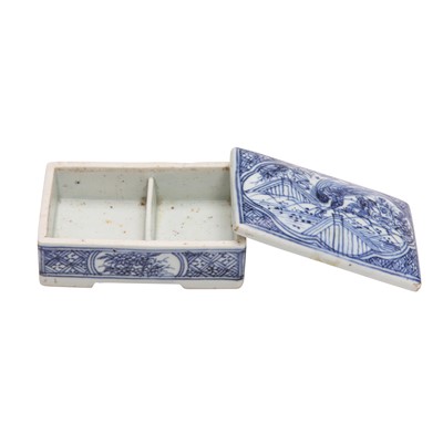 Lot 448 - A group of five Chinese blue boxes and covers, Qing dynasty, 18th/19th century