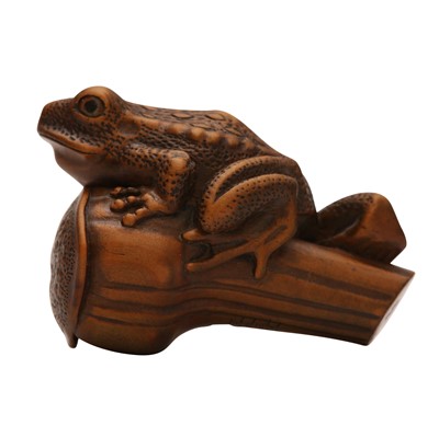 Lot 53 - A fine Japanese netsuke of a frog by Matsuda Sukenaga (1800-1871), Takayama, Edo-Meiji period, 19th century