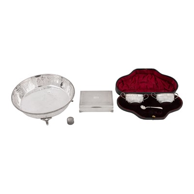 Lot 617 - A George V sterling silver cigarette box, Birmingham 1935 by Deakin and Francis