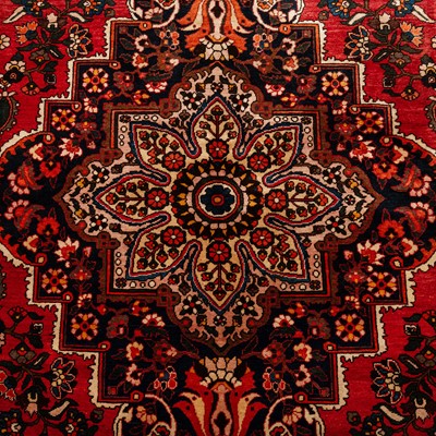 Lot 100 - A fine Bakhtiari carpet, west Persia
