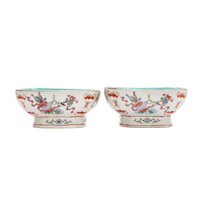 Lot 264 - A pair of Chinese famille-rose 'bajixiang' bowls, Qing dynasty, Tongzhi mark and period