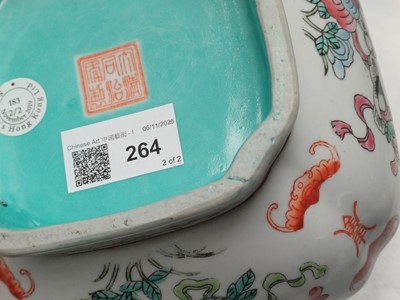 Lot 95 - A pair of Chinese famille-rose 'bajixiang' bowls, Qing dynasty, Tongzhi mark and period