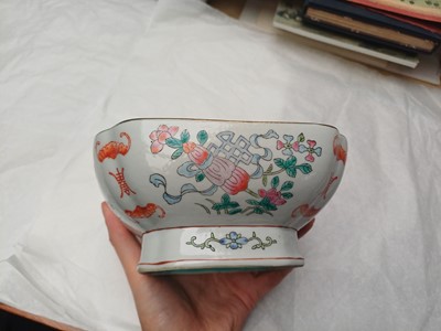Lot 95 - A pair of Chinese famille-rose 'bajixiang' bowls, Qing dynasty, Tongzhi mark and period