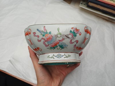 Lot 95 - A pair of Chinese famille-rose 'bajixiang' bowls, Qing dynasty, Tongzhi mark and period