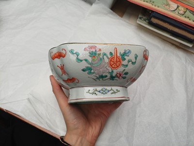 Lot 95 - A pair of Chinese famille-rose 'bajixiang' bowls, Qing dynasty, Tongzhi mark and period