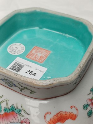 Lot 95 - A pair of Chinese famille-rose 'bajixiang' bowls, Qing dynasty, Tongzhi mark and period