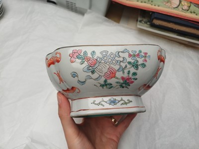Lot 95 - A pair of Chinese famille-rose 'bajixiang' bowls, Qing dynasty, Tongzhi mark and period