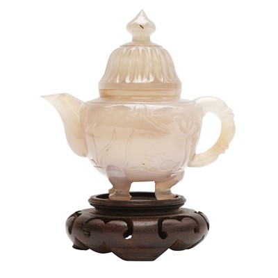 Lot 569 - A Chinese agate Mughal-style teapot and cover, 20th century