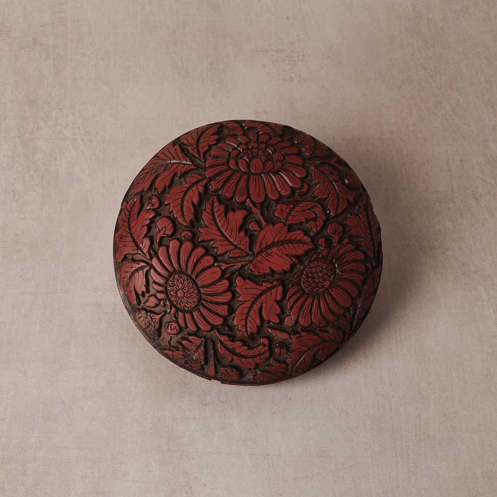 71 - A rare Chinese cinnabar lacquer 'chrysanthemum' box and cover, Ming dynasty