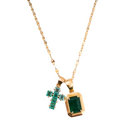 Lot 105 - An emerald double pendant necklace