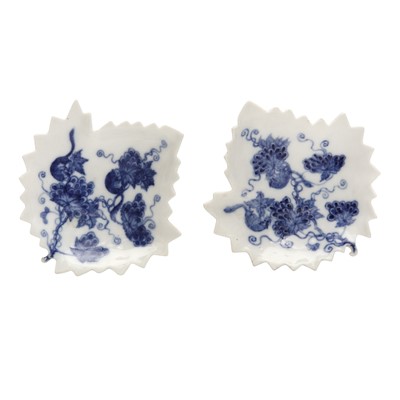 Lot 180 - A pair of Chinese blue and white leaf-shaped dishes, Qing dynasty, 18th/19th century