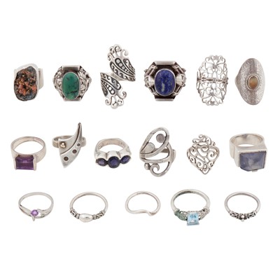 Lot 344 - Seventeen rings