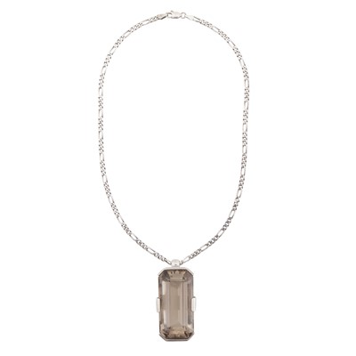 Lot 243 - A smoky quartz pendant necklace