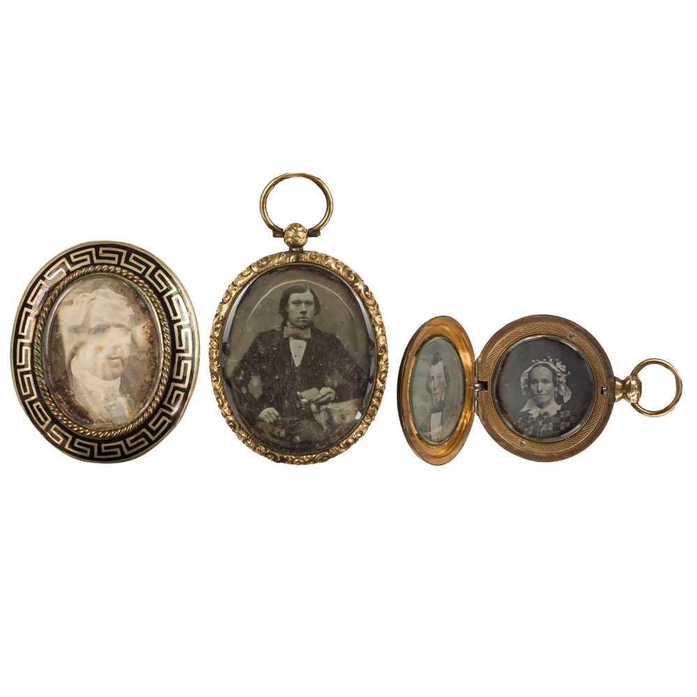 Lot 77 - Daguerreian Jewelry, c.1860