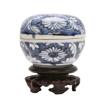 Lot 691 - A Chinese blue and white 'floral' circular box and cover, Ming dynasty