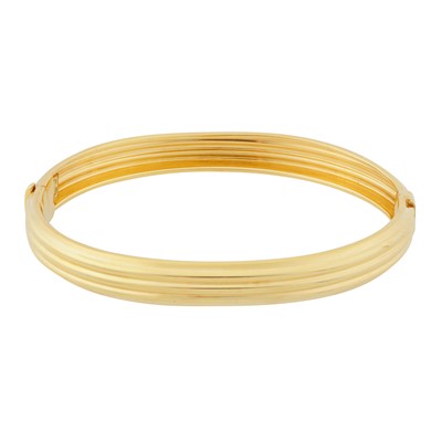 Lot 381 - A reeded bangle