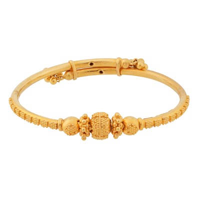 Lot 364 - A child bangle