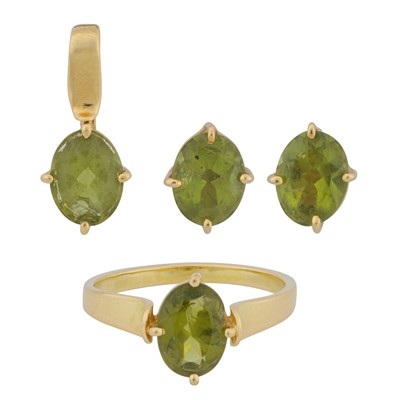 Lot 106 - A peridot ring, pendant, and stud earrings suite