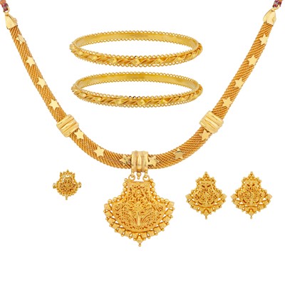 Lot 412 - A necklace, earrings, two bangles, and ring suite