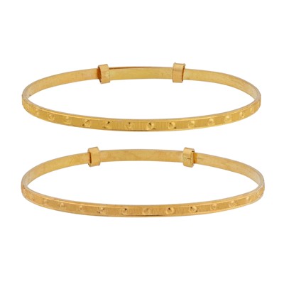 Lot 357 - A pair of child bangles