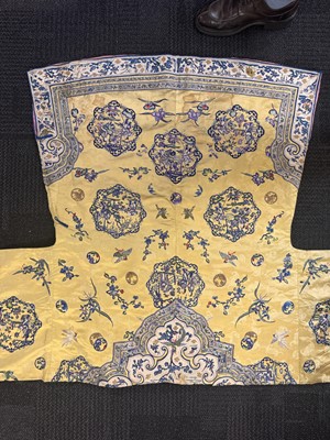 Lot 395 - A fine Chinese yellow-ground embroidered silk robe, Qing dynasty, 19th Century