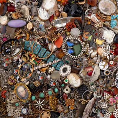 Lot 486 - A collection of silver and costume jewellery