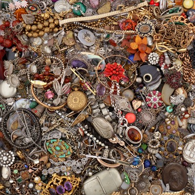 Lot 487 - A collection of silver and costume jewellery