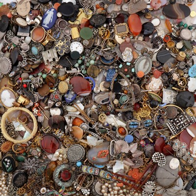 Lot 488 - A collection of silver and costume jewellery