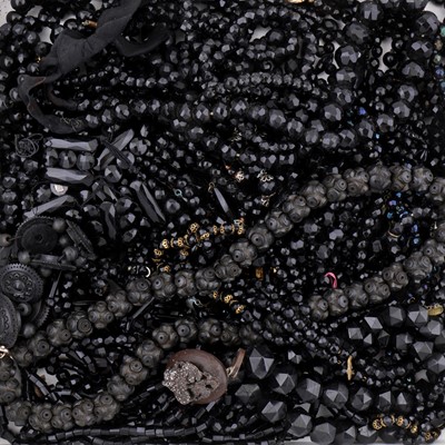 Lot 465 - A collection of jet jewellery