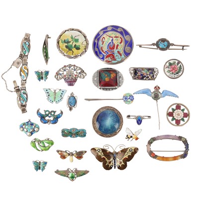 Lot 392 - A collection of enamel brooches