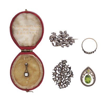 Lot 325 - A collection of jewellery