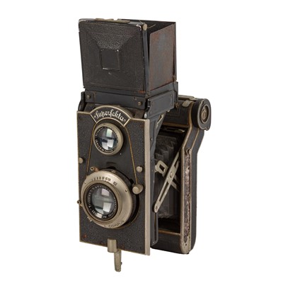 Lot 226 - A Welta Superfekta TLR Camera