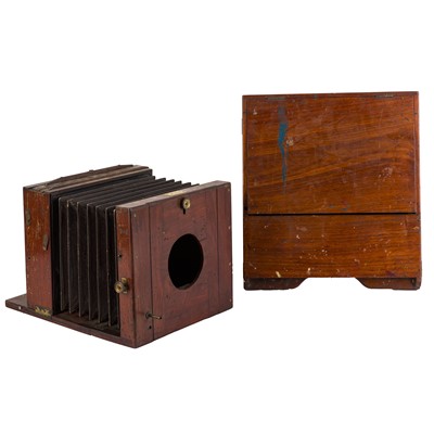Lot 24 - A James How (George Knight & Sons) 10" x 8" Mahogany and Brass Wetplate Tailboard Camera