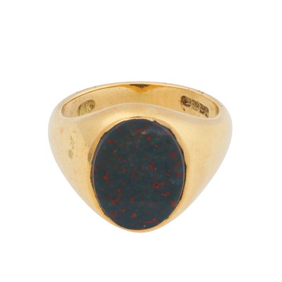 Lot 446 - A bloodstone signet ring
