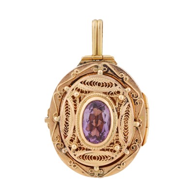 Lot 4 - An amethyst pendant locket