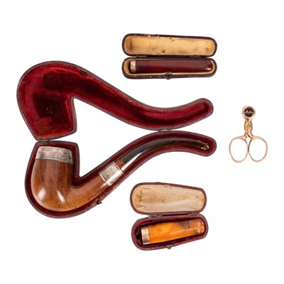 Lot 178 - A group of smoking related items, to include a 9ct gold scissor action cigar cutter