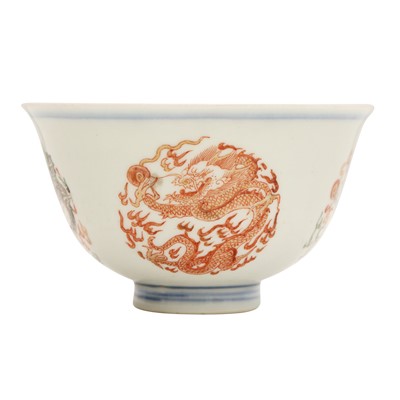 Lot 506 - A Chinese famille-verte 'dragons' bowl, 19th - 20th century