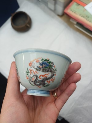 Lot 506 - A Chinese famille-verte 'dragons' bowl, 19th - 20th century