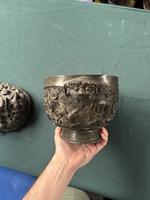 Lot 77 - A large Chinese bronze reticulated 'dragon and phoenix' censer, 17th century