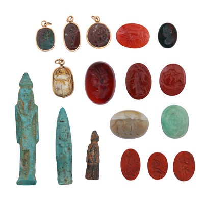 Lot 129 - A collection of intaglios and carvings