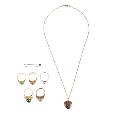 Lot 131 - A group of jewellery