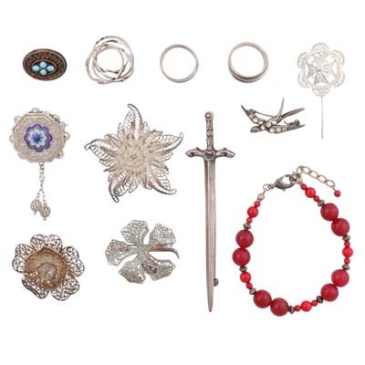 Lot 340 - A collection of jewellery