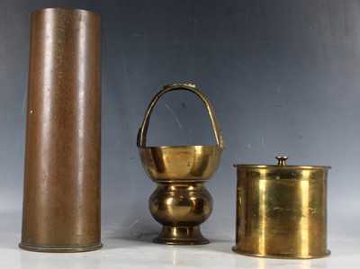 Lot 109 - A First World War heavy brass military shell...