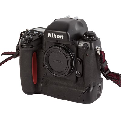 Lot 255 - A Nikon F5 SLR Camera Body