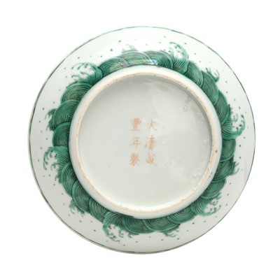 Lot 67 - A Chinese green-enamelled 'dragon' dish, Qing dynasty, Xianfeng mark and of the period