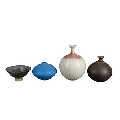Lot 284 - A group of British studio pottery by various makers