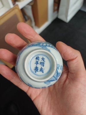 Lot 77 - A Chinese blue and white 'figural' cup, Qing Dynasty, 18th century